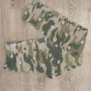 Junior daisy camo leggings size Large